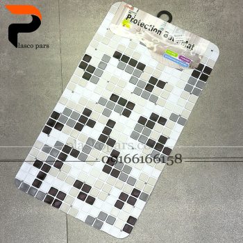 پادری زیر دوشی استخری